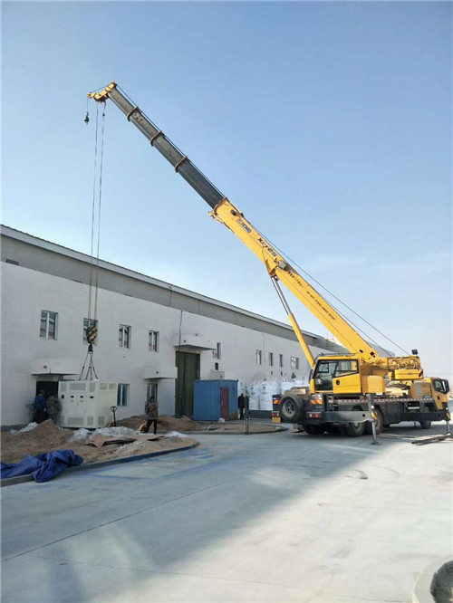 鹿寨县“超载就喊停”—— 吊车的 “重量保镖” 技术